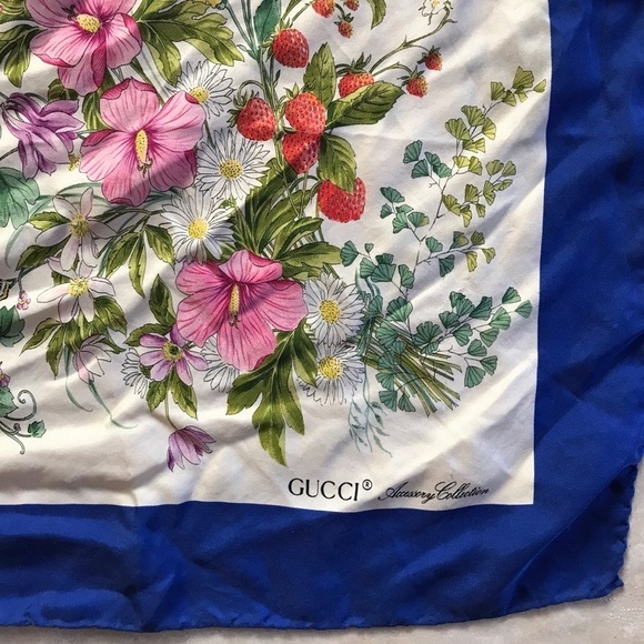 *Vintage* Gucci accessory collection 100% silk floral butterfly scarf - Picture 11 of 13